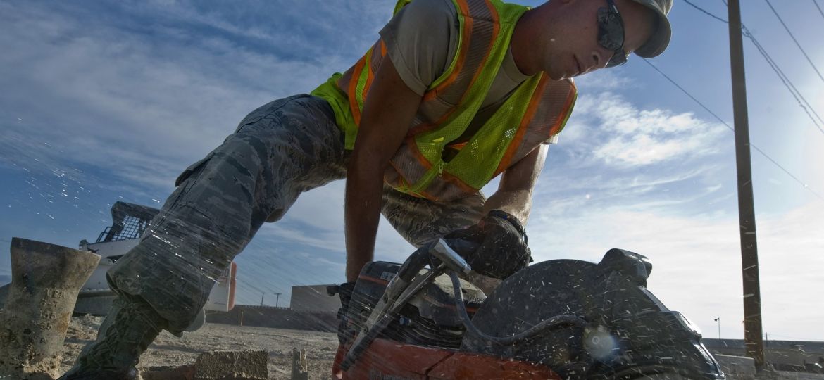 Demo Saw cutting concrete